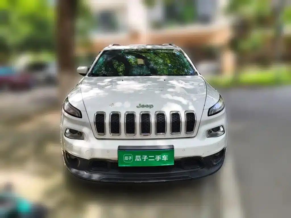 Jeep Cherokee 2016 2.0L Premium Edition — миниатюра 3