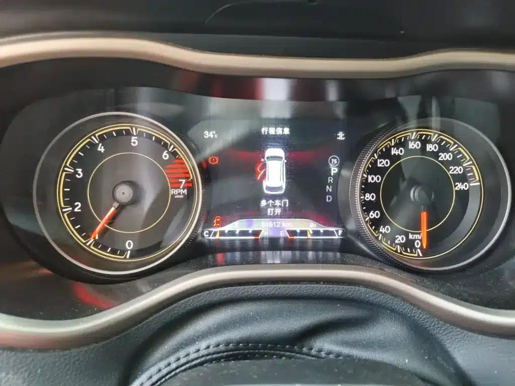 Jeep Cherokee 2016 2.0L Premium Edition — миниатюра 8