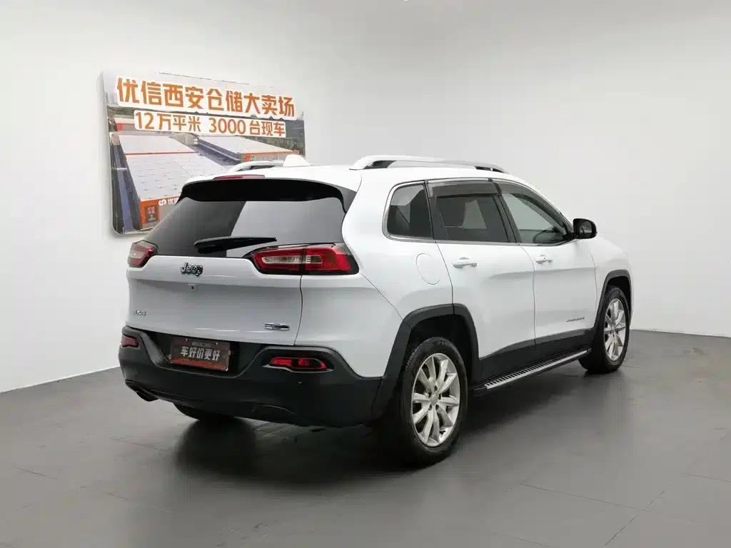 Jeep Cherokee (Imported) 2014 2.4L Luxury Edition — миниатюра 2