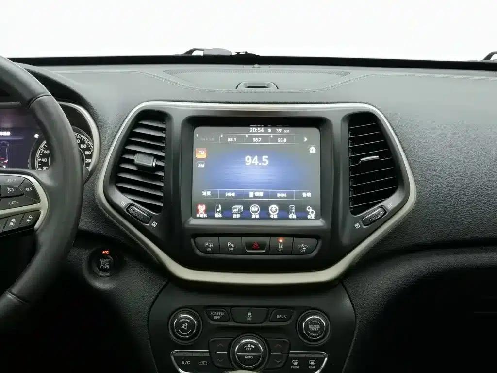 Jeep Cherokee (Imported) 2014 2.4L Luxury Edition — миниатюра 12