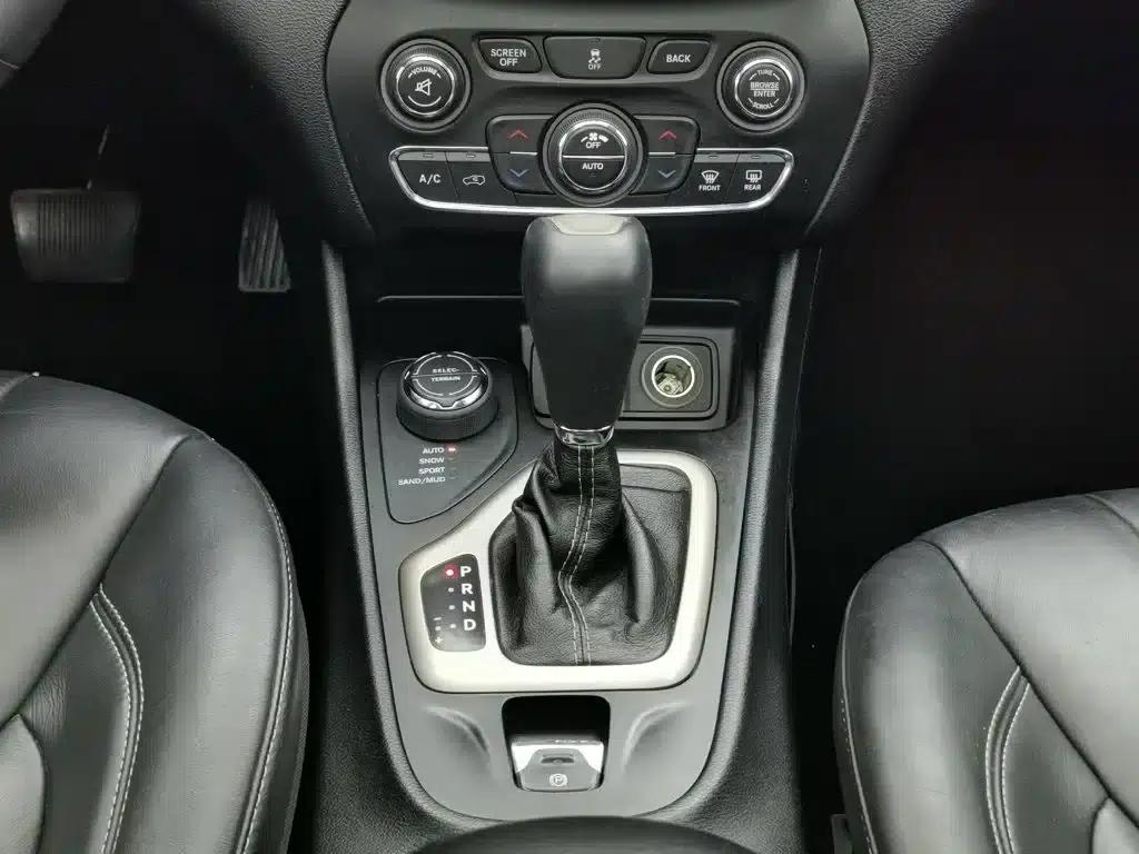 Jeep Cherokee (Imported) 2014 2.4L Luxury Edition — миниатюра 13