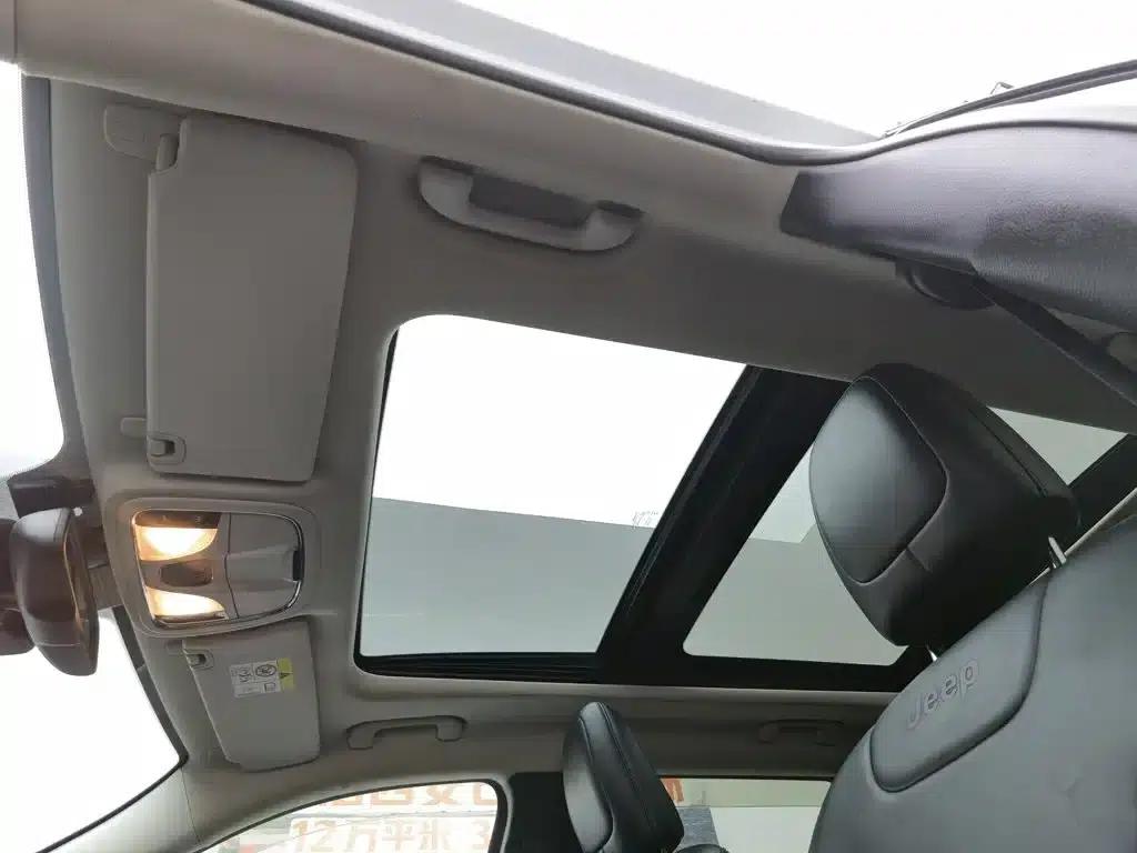 Jeep Cherokee (Imported) 2014 2.4L Luxury Edition — миниатюра 14