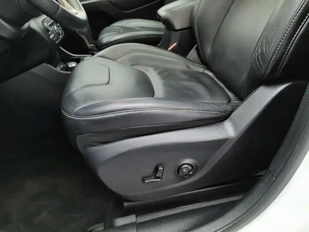 Jeep Cherokee (Imported) 2014 2.4L Luxury Edition — миниатюра 20