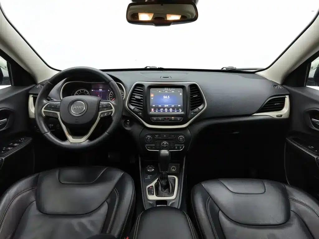 Jeep Cherokee (Imported) 2014 2.4L Luxury Edition — миниатюра 5