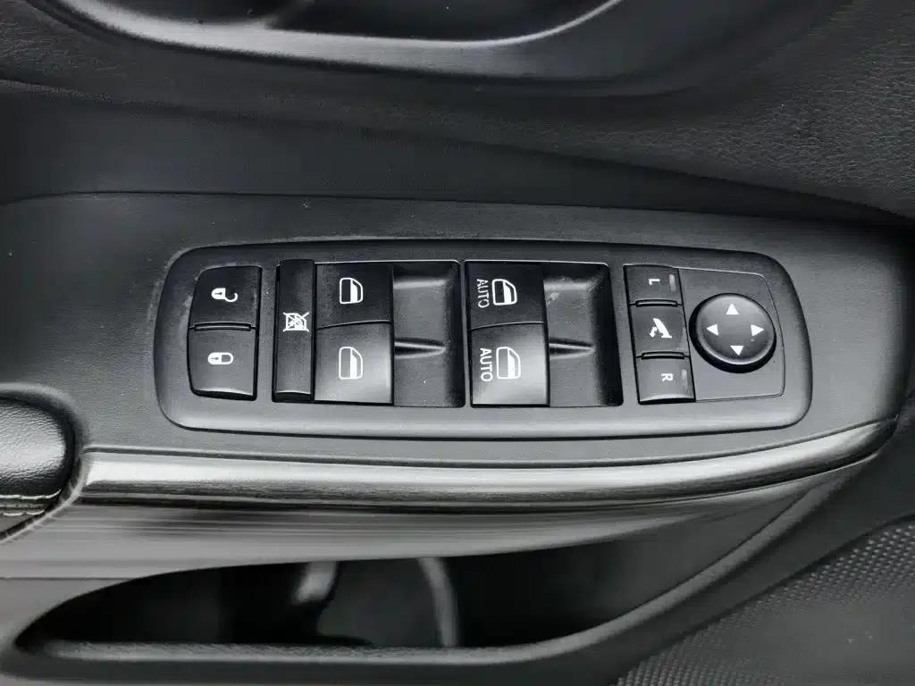 Jeep Cherokee (Imported) 2014 2.4L Luxury Edition — миниатюра 9