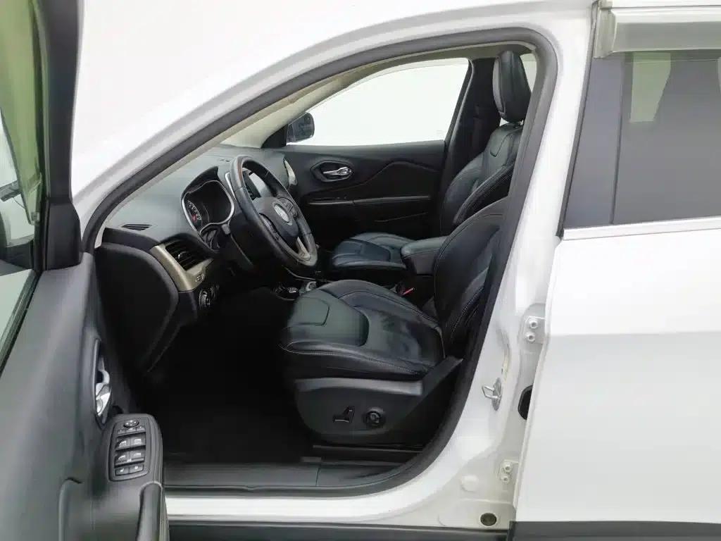 Jeep Cherokee (Imported) 2014 2.4L Luxury Edition — миниатюра 10