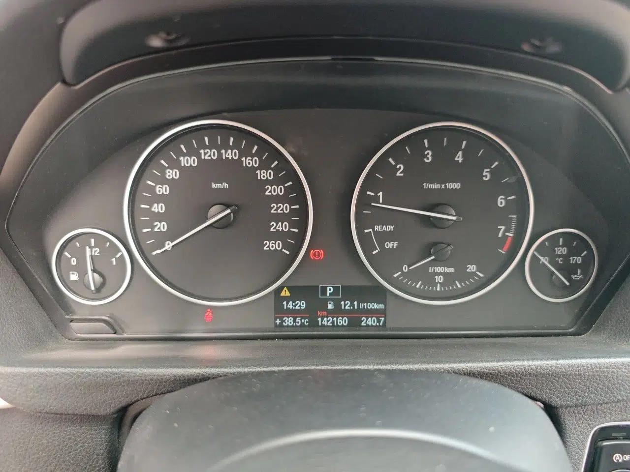 BMW 3 Series GT 2013 320i Leading Model — миниатюра 11