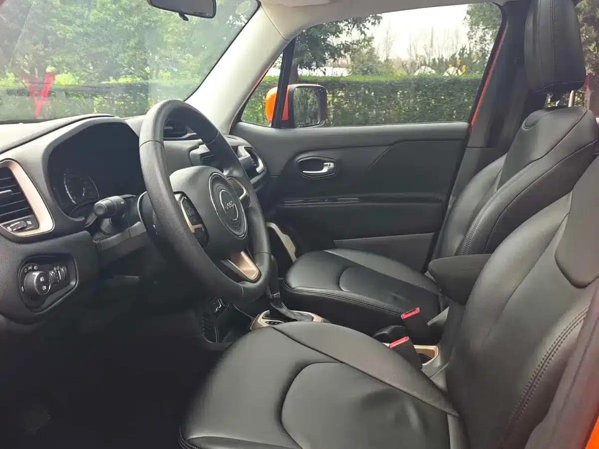 Jeep Renegade 2018 Connected Large Screen Edition 180T Automatic Smart Edition — миниатюра 4