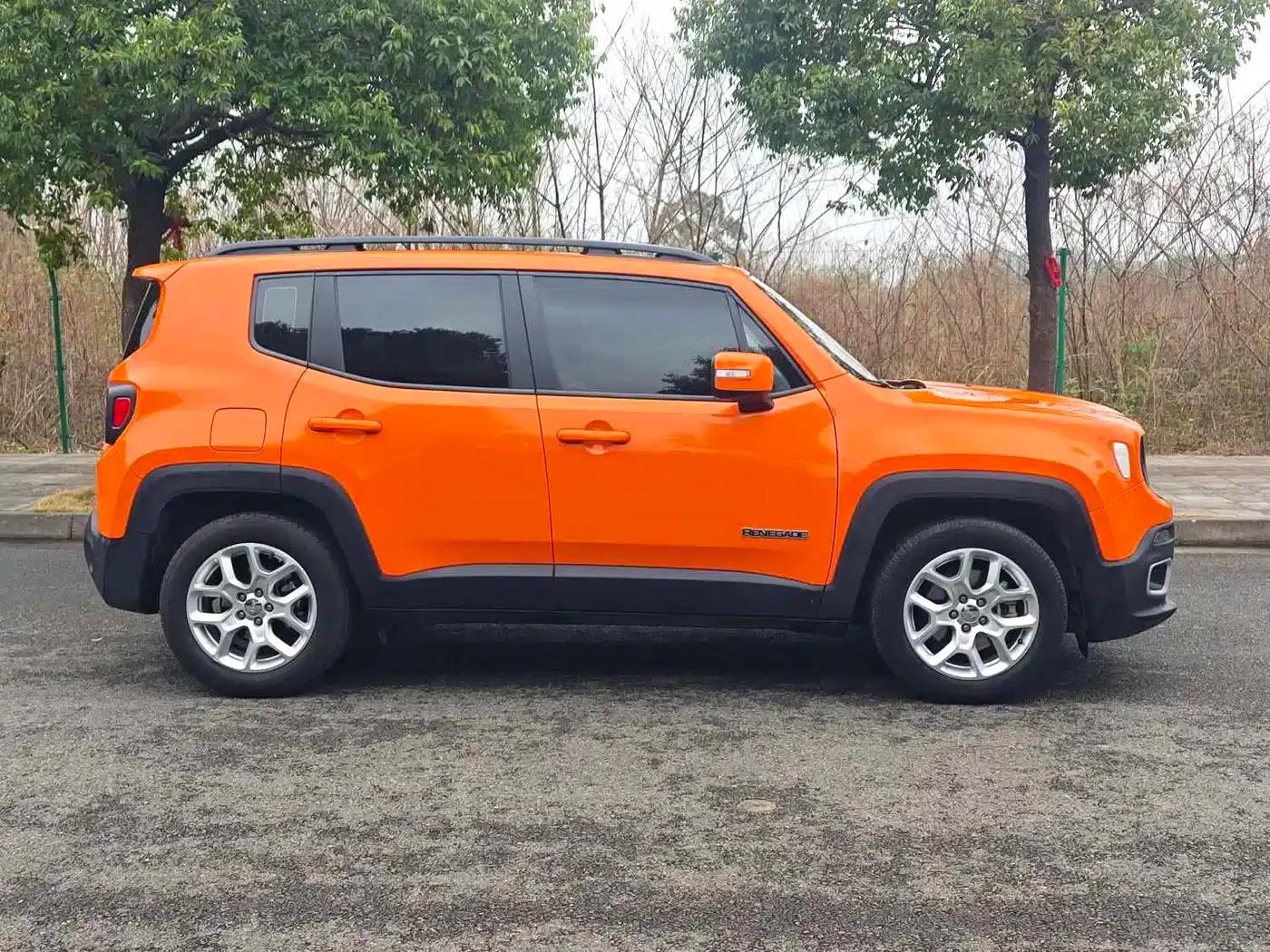 Jeep Renegade 2018 Connected Large Screen Edition 180T Automatic Smart Edition — миниатюра 6