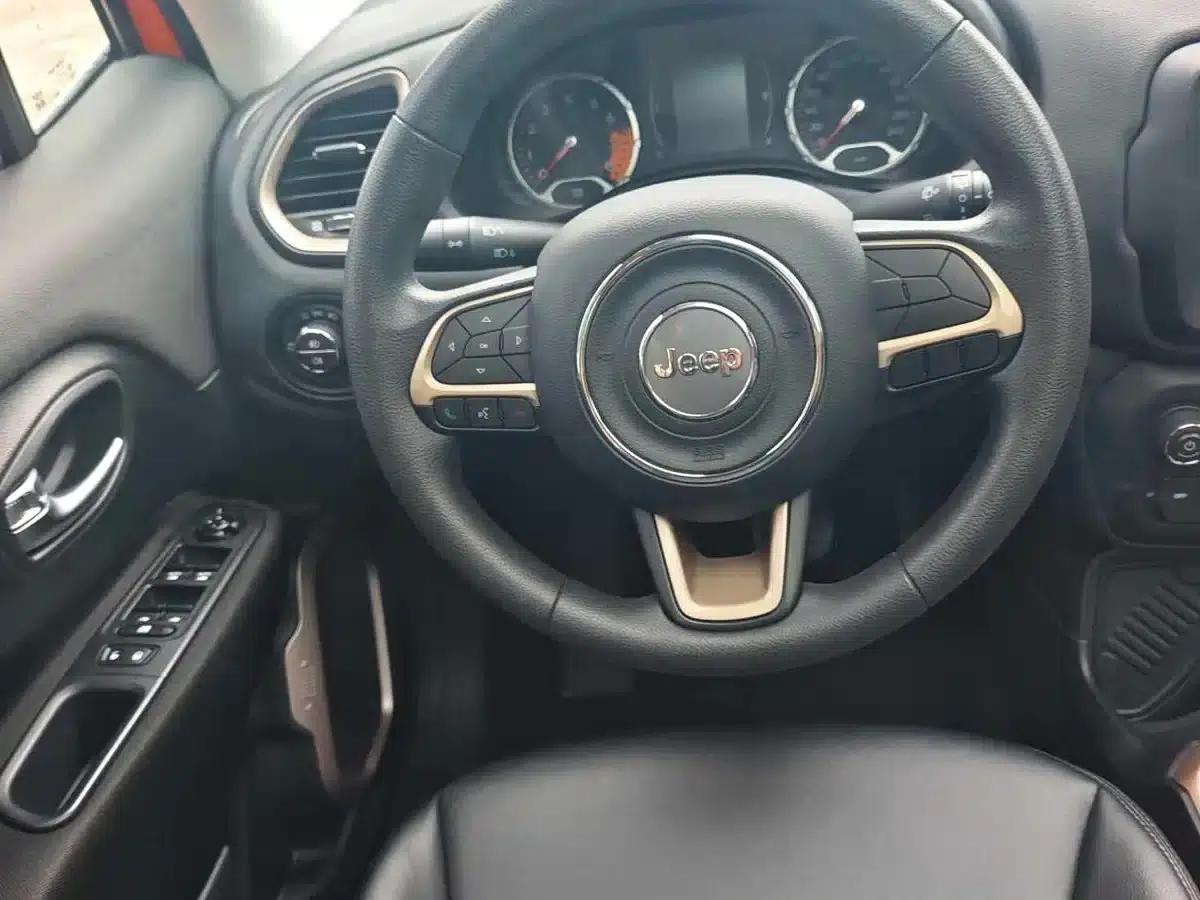 Jeep Renegade 2018 Connected Large Screen Edition 180T Automatic Smart Edition — миниатюра 7
