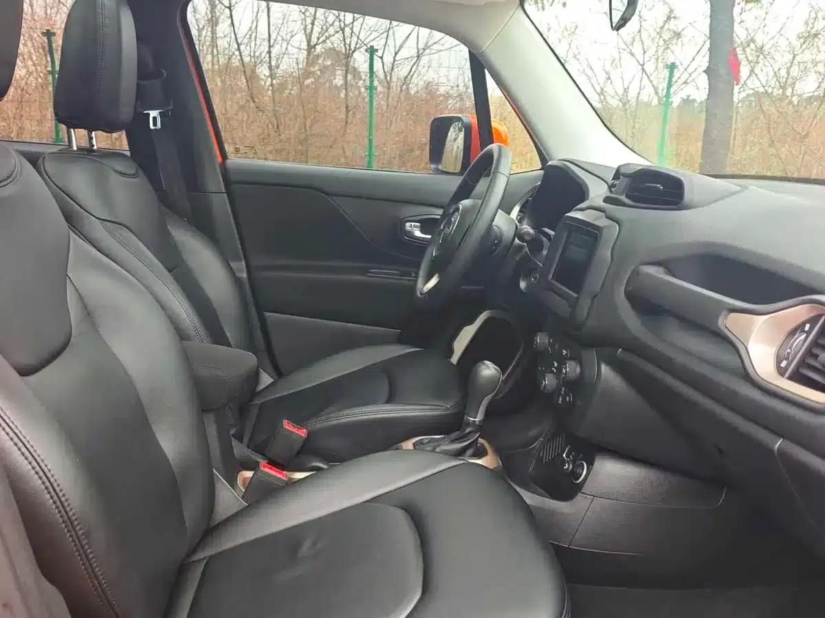 Jeep Renegade 2018 Connected Large Screen Edition 180T Automatic Smart Edition — миниатюра 10