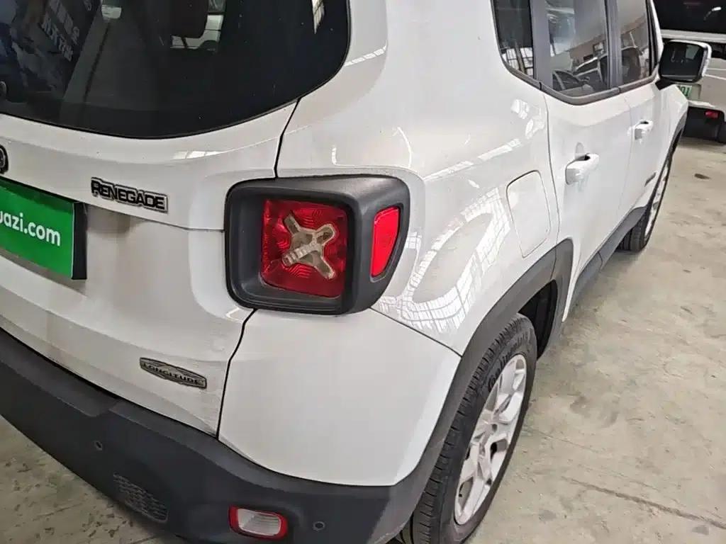 Jeep Renegade 2017 180T Automatic Performance Edition — миниатюра 8
