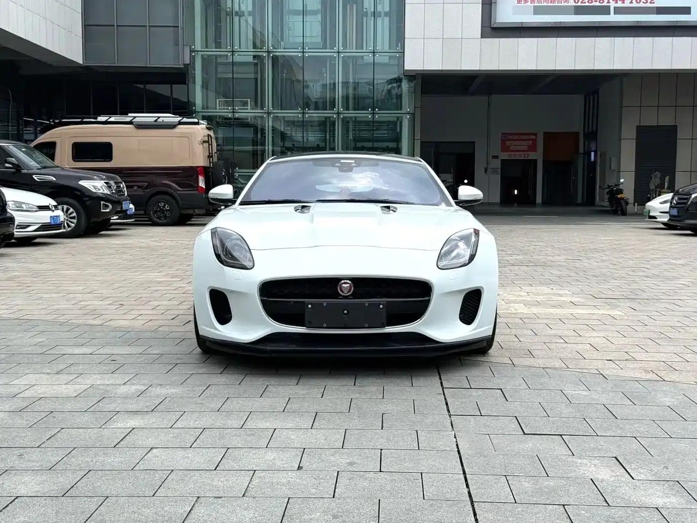 Jaguar F-TYPE 2019 2.0T Hardtop — миниатюра 2