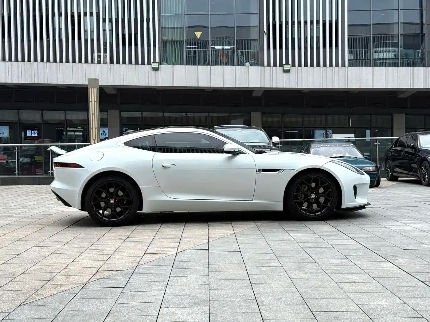 Jaguar F-TYPE 2019 2.0T Hardtop — миниатюра 4