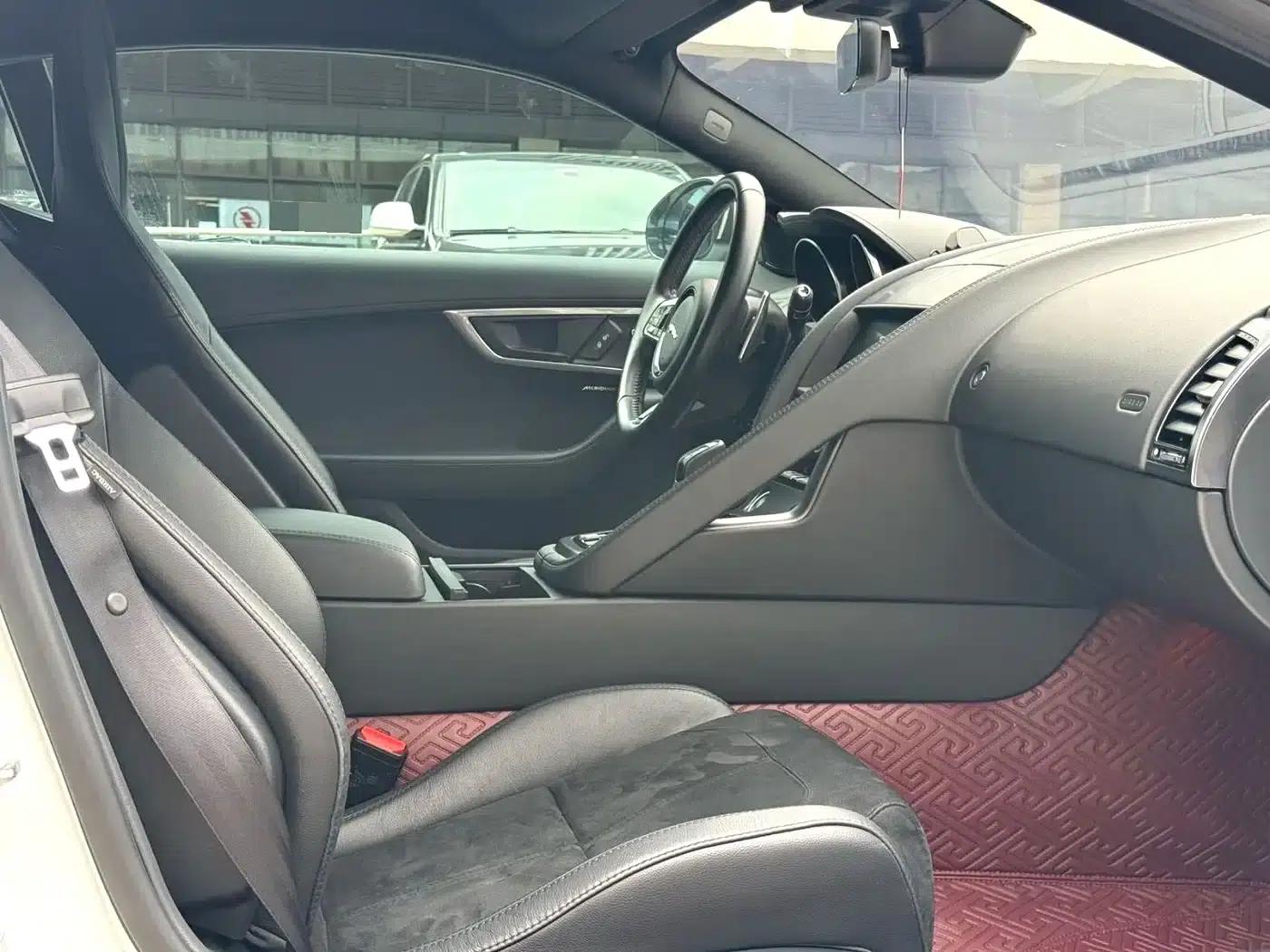 Jaguar F-TYPE 2019 2.0T Hardtop — миниатюра 6