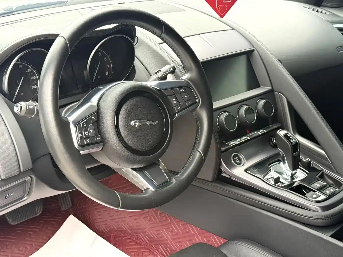 Jaguar F-TYPE 2019 2.0T Hardtop — миниатюра 8