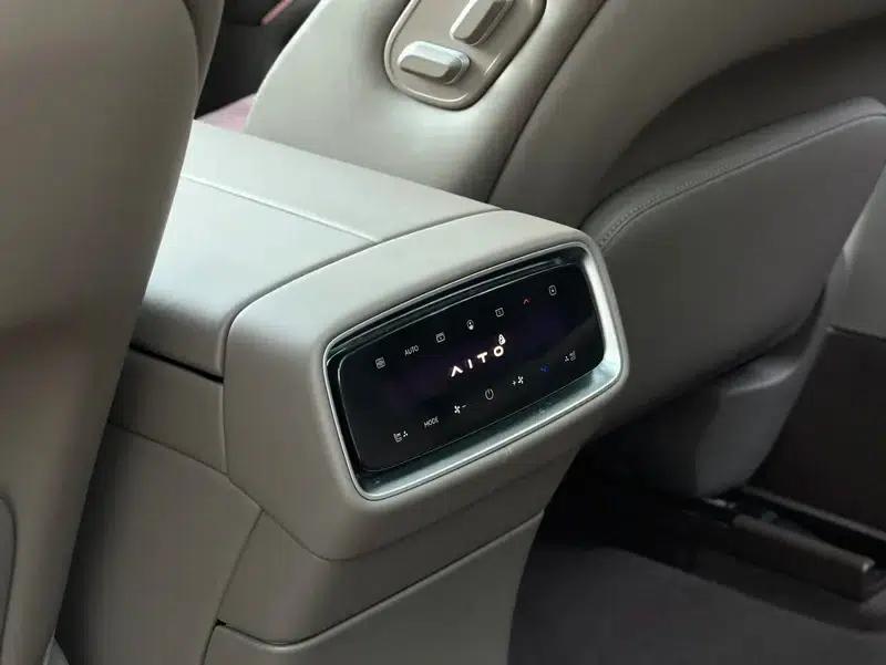 Wenjie M9 2024 Extended Range Ultra 5-Seater — миниатюра 9