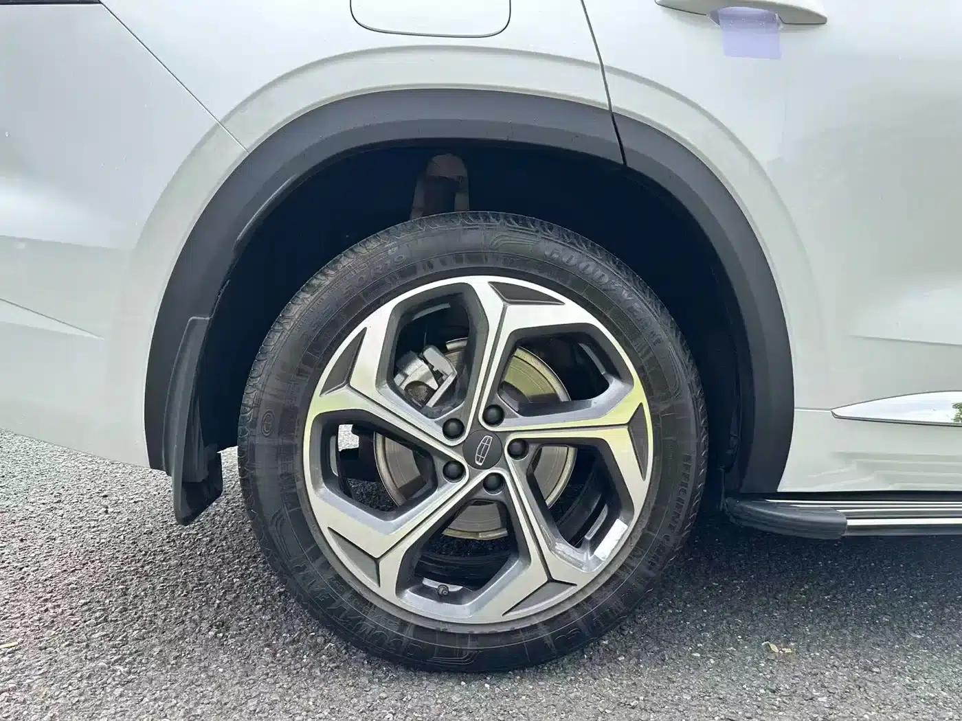 Geely Xingyue L 2024 2.0TD High-Power Automatic Two-Wheel Drive Cloud Edition — миниатюра 17
