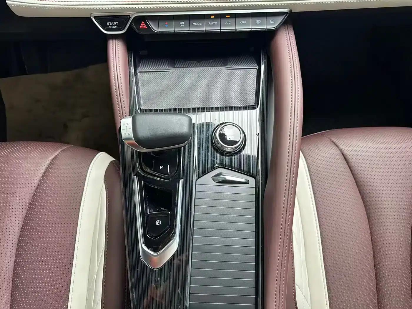 Geely Xingyue L 2024 2.0TD High-Power Automatic Two-Wheel Drive Cloud Edition — миниатюра 25