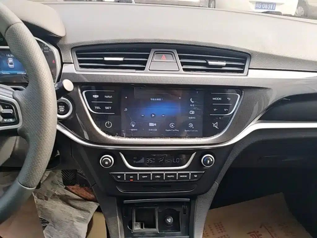 Geely Emgrand 2017 Sedan Million Edition 1.5L Manual Upgrade Version — миниатюра 13