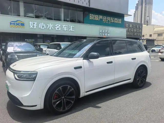 Wenjie M8 2025 Extended Range Max+ 6-Seat 4WD Version (192-line LiDAR)