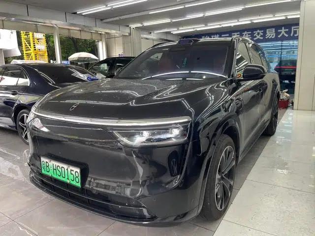 Wenjie M8 2025 Extended Range Max+ 6-Seat 4WD Version (192-line LiDAR)