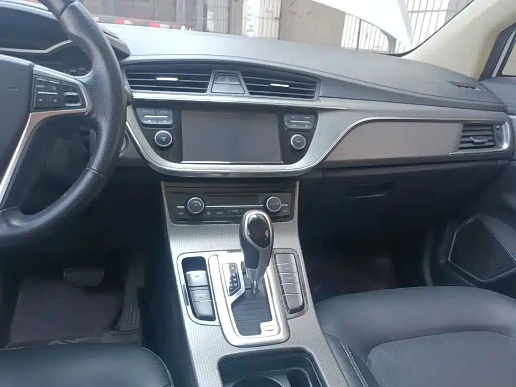 Geely GS 2016 Elegant Edition 1.3T Automatic Leading Model — миниатюра 13