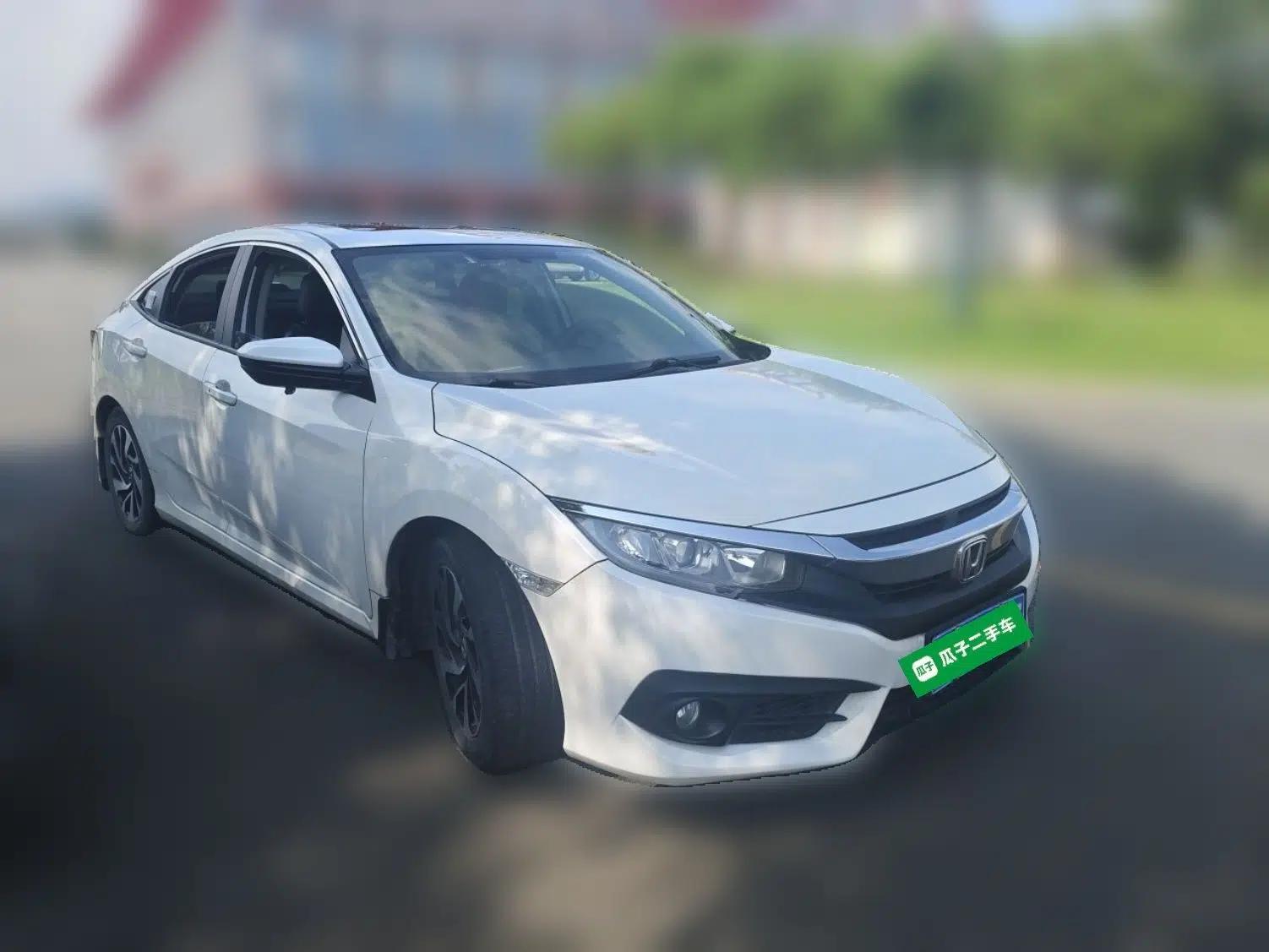 Honda Civic 2016 220TURBO CVT Luxury Edition — миниатюра 3