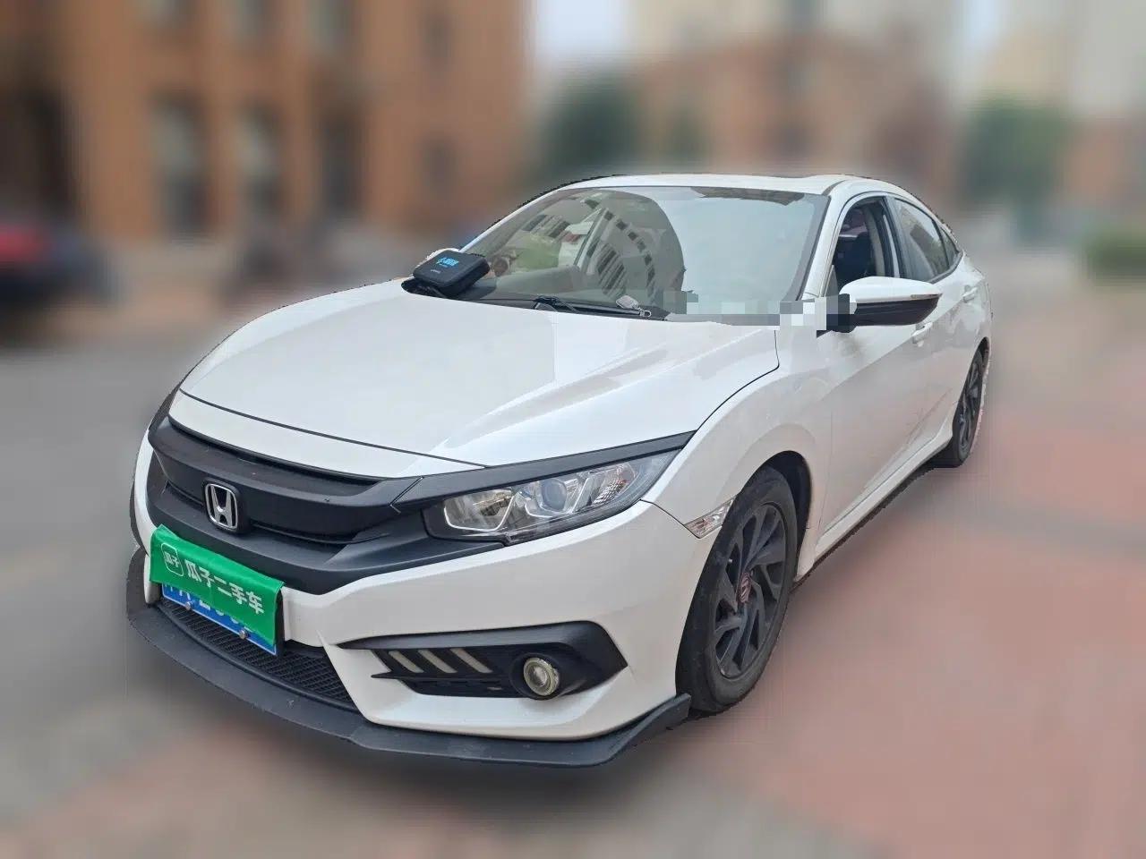 Honda Civic 2016 220TURBO CVT Luxury Edition — миниатюра 1