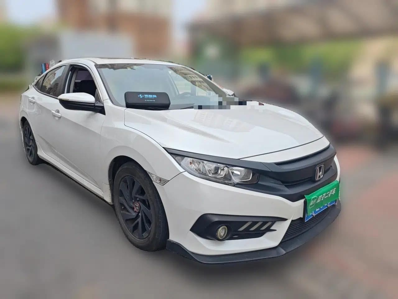 Honda Civic 2016 220TURBO CVT Luxury Edition — миниатюра 3