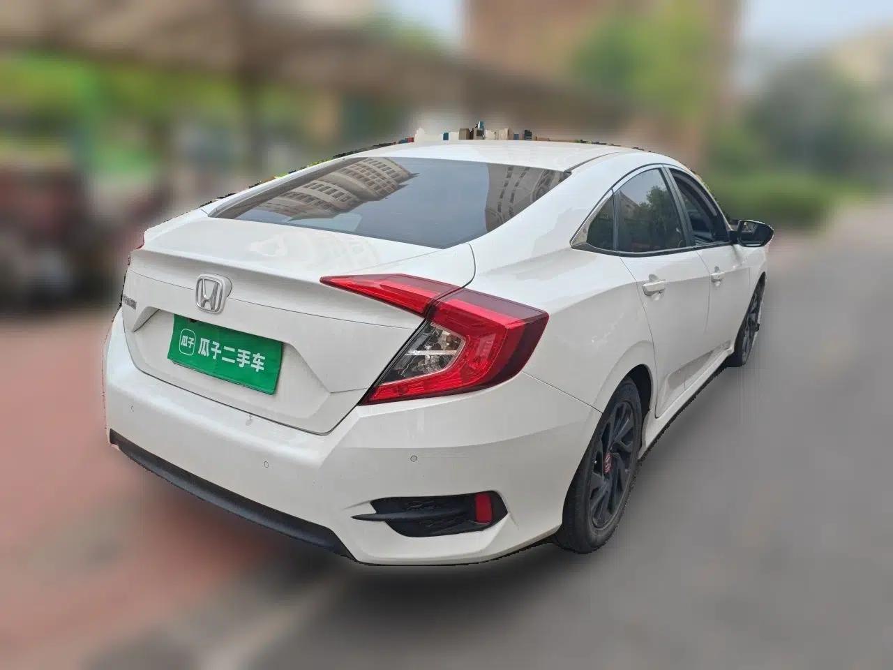 Honda Civic 2016 220TURBO CVT Luxury Edition — миниатюра 6