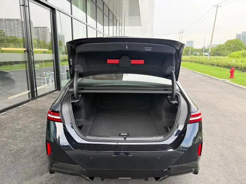 BMW i5 2026 eDrive40L M Sport Package — миниатюра 18