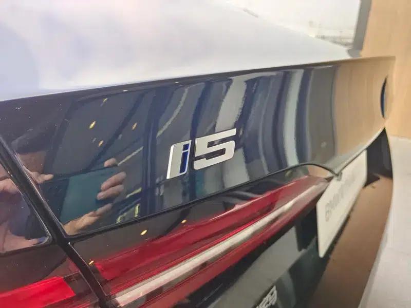 BMW i5 2025 eDrive35L Luxury Package — миниатюра 16