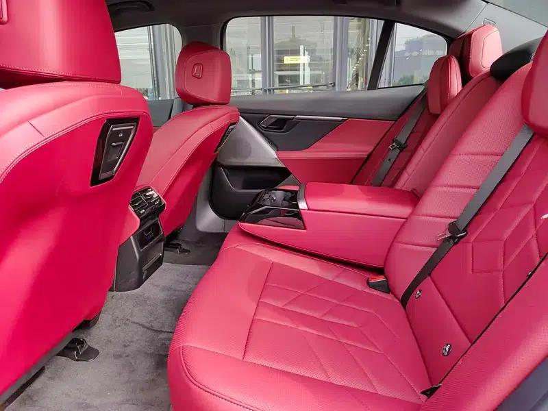 BMW i5 2025 eDrive35L Luxury Package — миниатюра 25