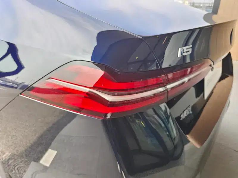 BMW i5 2025 eDrive35L Luxury Package — миниатюра 9