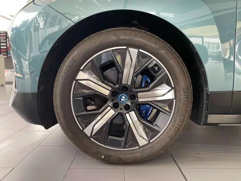 BMW iX 2023 xDrive40 — миниатюра 6