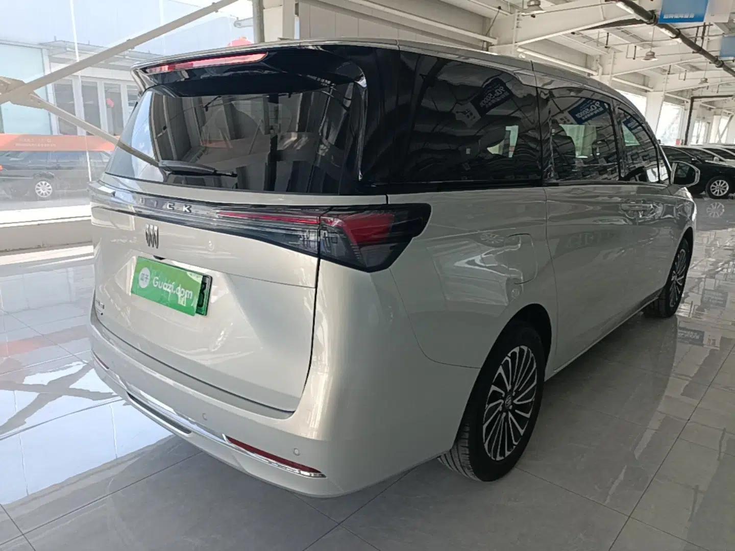 Buick GL8 New Energy 2025 Lu Shang Smart Enjoyment Edition 7-Seater — миниатюра 6