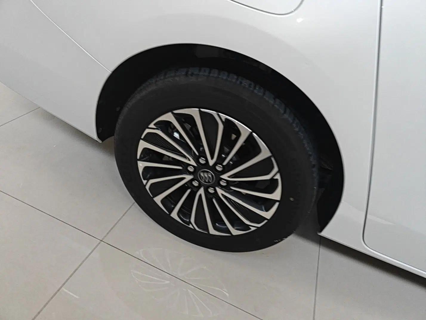 Buick GL8 New Energy 2025 Lu Shang Luxury Edition 7-Seater — миниатюра 11