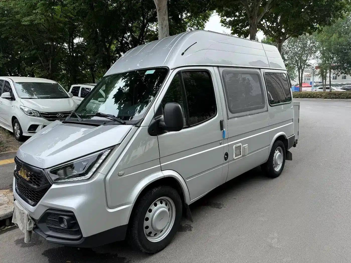 Teshun 2021 2.8T Space King Taurus Edition Short Wheelbase Mid-High Roof 6-Seater Diesel National VI JX493 — миниатюра 2