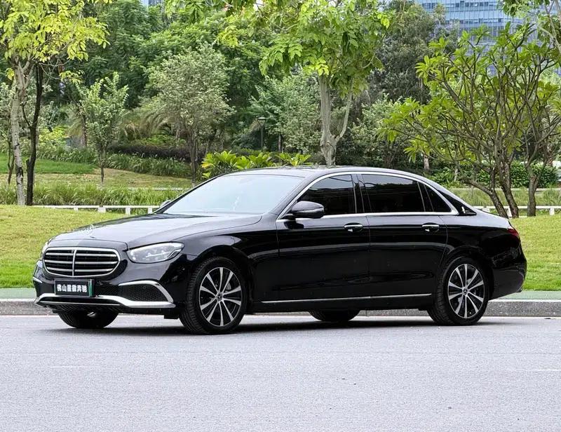 Mercedes-Benz E-Class PHEV 2022 Facelift E 350 e L Sedan — миниатюра 1