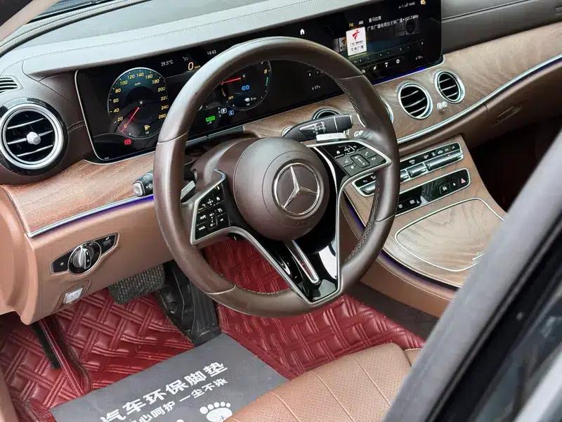 Mercedes-Benz E-Class PHEV 2022 Facelift E 350 e L Sedan — миниатюра 24