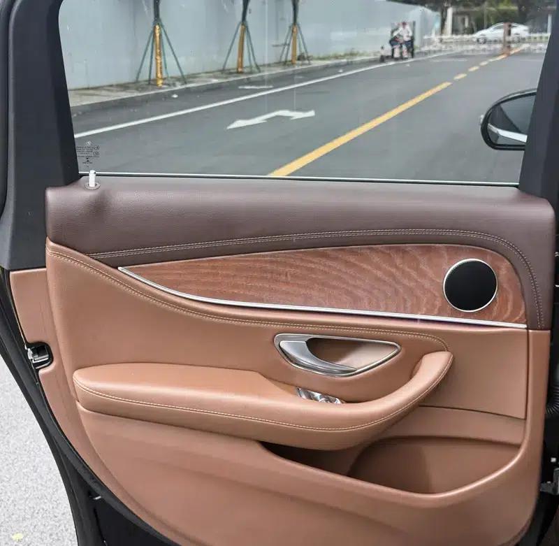 Mercedes-Benz E-Class PHEV 2022 Facelift E 350 e L Sedan — миниатюра 10