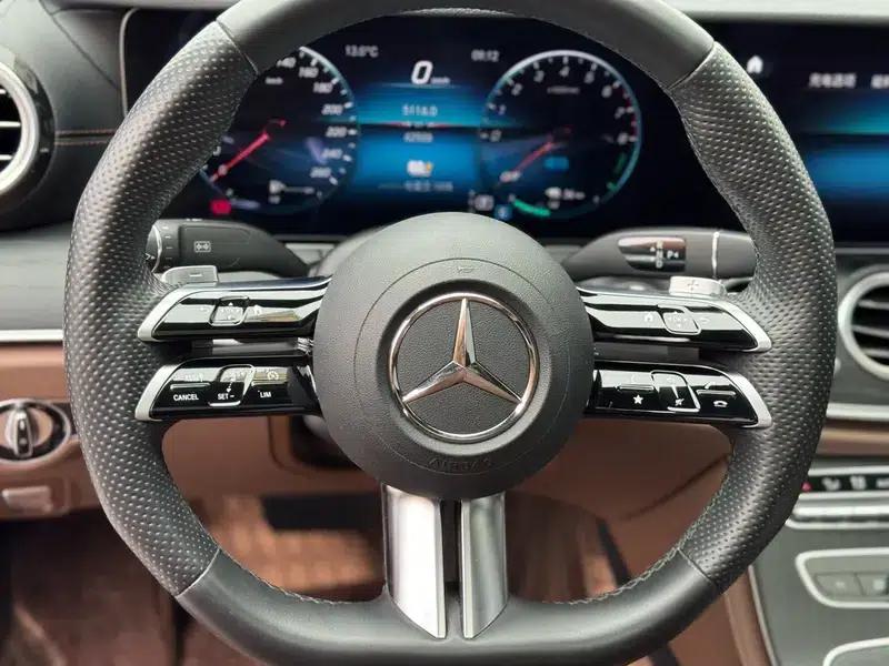 Mercedes-Benz E-Class PHEV 2023 E 350 e L Sport Sedan — миниатюра 26
