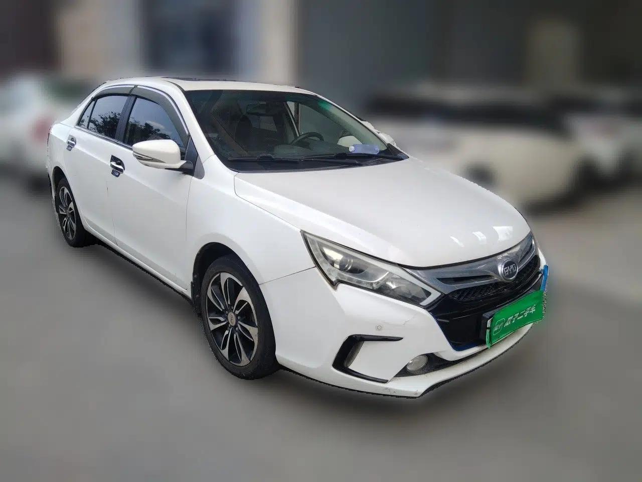 BYD Qin New Energy 2015 1.5T Dual-Crown Flagship Plus Edition — миниатюра 3