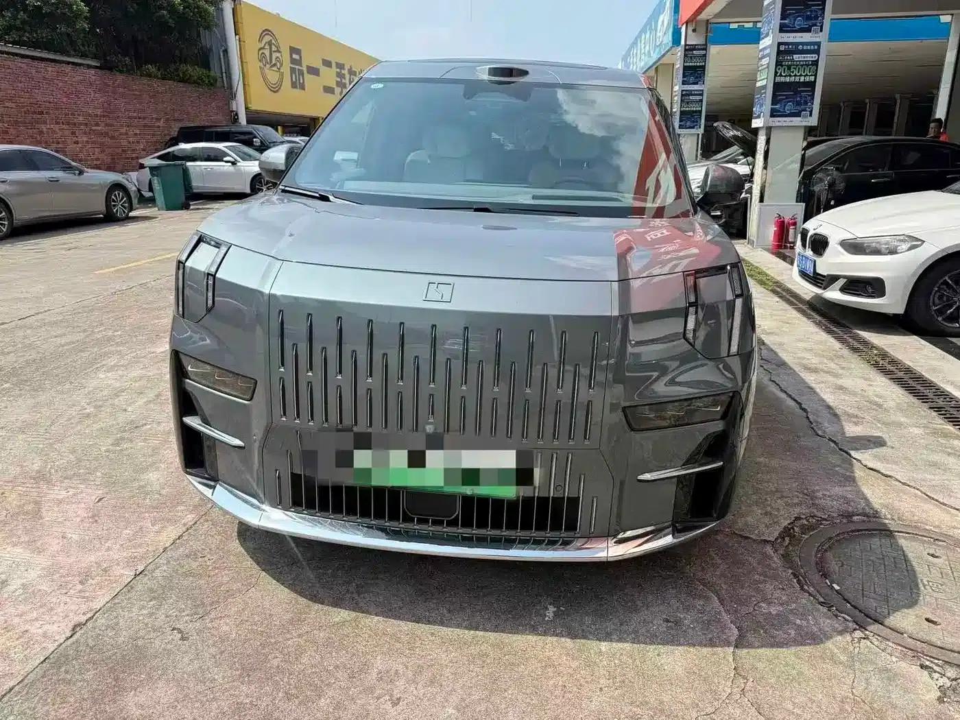 Jike 009 2024 Model Six-Seat Executive Edition AWD 108kWh — миниатюра 2
