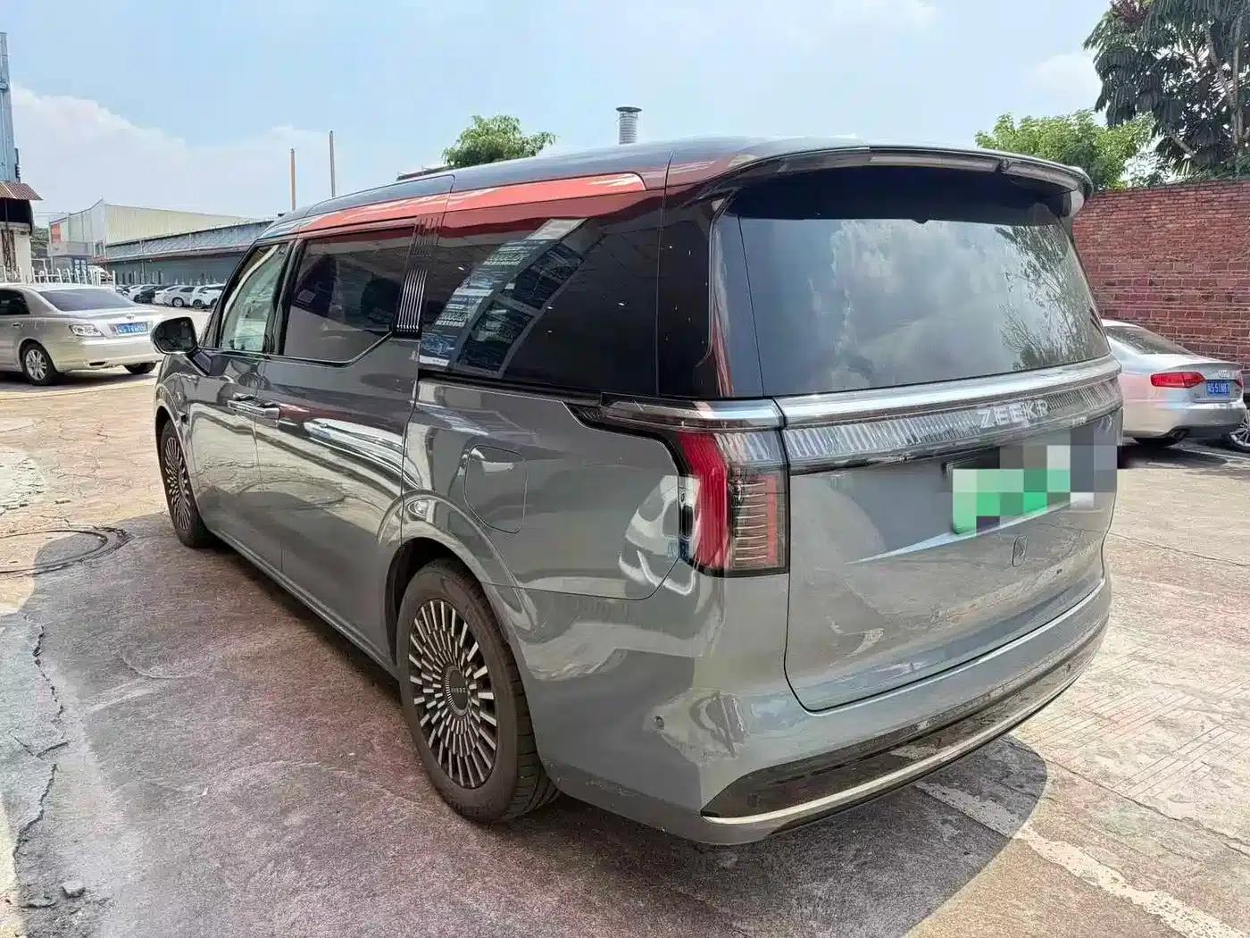 Jike 009 2024 Model Six-Seat Executive Edition AWD 108kWh — миниатюра 4