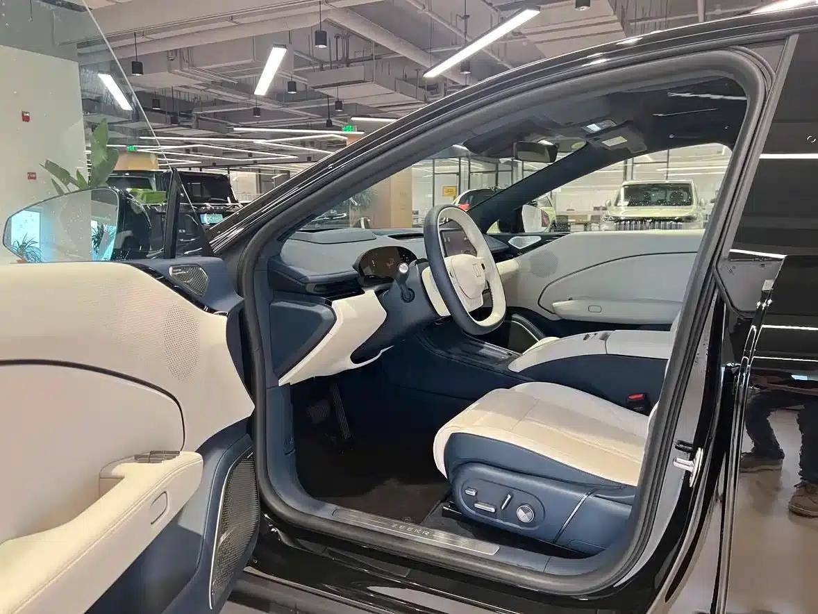 Jike 007 2025 Long Range Rear-Wheel Drive Intelligent Driving Edition 100kWh — миниатюра 8
