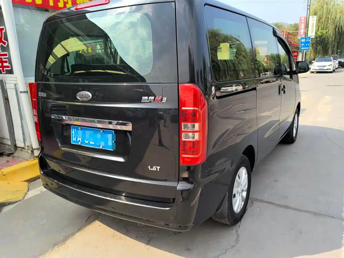 Refine M3 2022 1.5T 7-seater Standard Edition — миниатюра 6