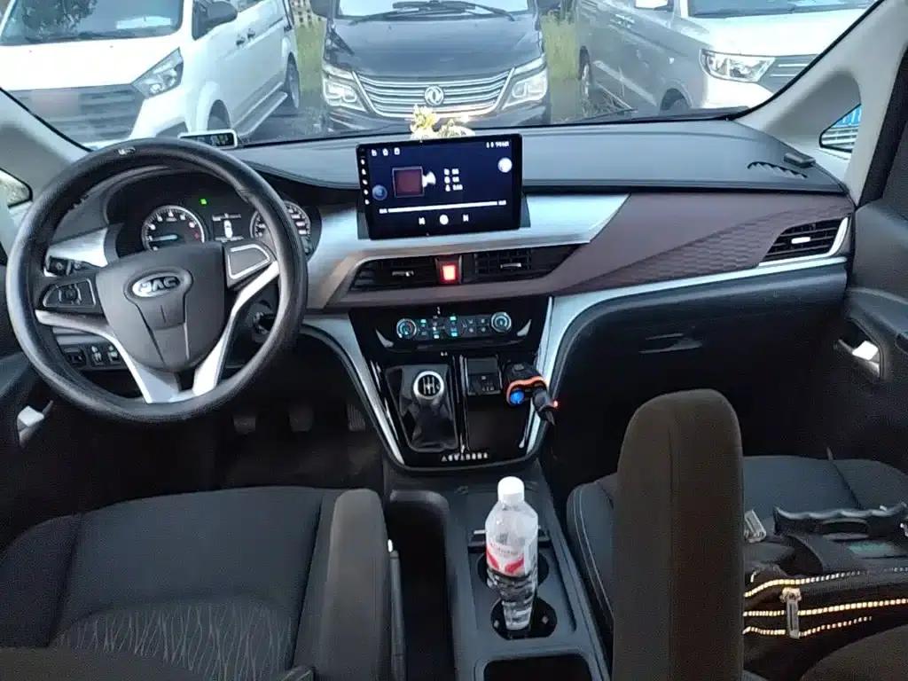 Refine M3 2025 PLUS 1.8L Manual Comfort Edition 9-seater — миниатюра 10