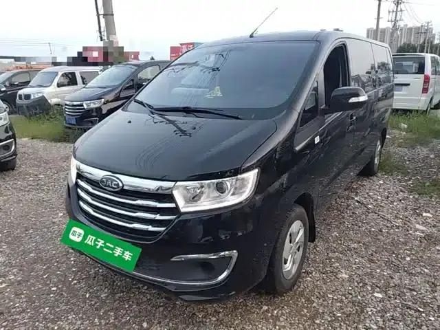Refine M3 2025 PLUS 1.8L Manual Comfort Edition 9-seater